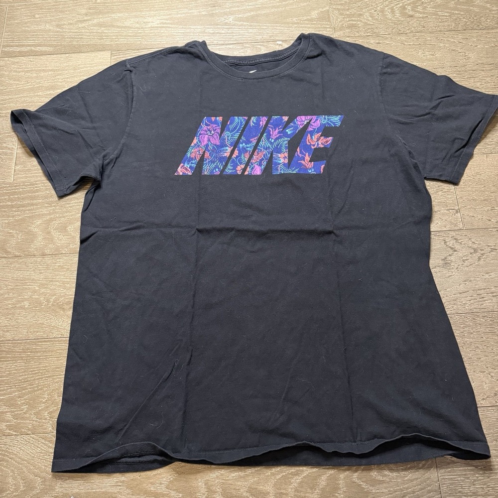 Nike Men's XL Black T-Shirt Tropical Floral Logo Swoosh Athletic Cut Graphic Tee